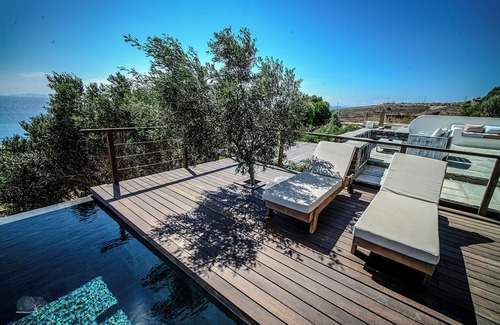 Koundouros Villa | EXCEPTIONAL WINDMILL VILLA IN AN IDYLLIC SETTING