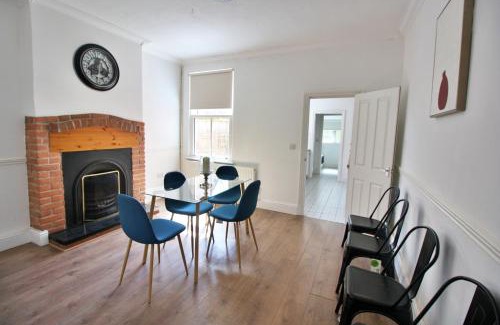 Coventry House | Exceptionally Stunning Four Bed Terraced House With Two Bathrooms- Recently Renovated