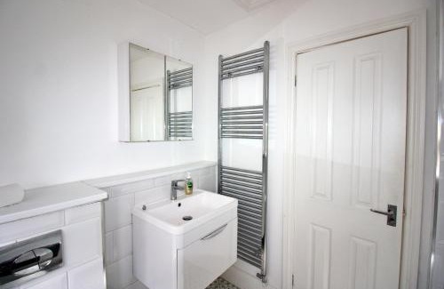 Coventry House | Exceptionally Stunning Four Bed Terraced House With Two Bathrooms- Recently Renovated
