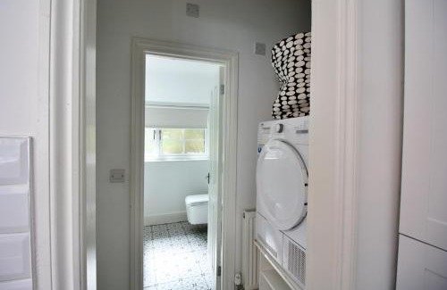Coventry House | Exceptionally Stunning Four Bed Terraced House With Two Bathrooms- Recently Renovated
