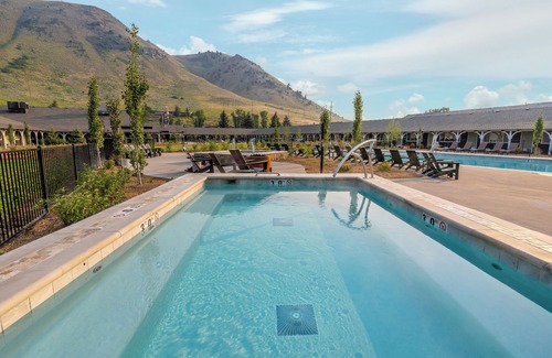 Jackson Apartment | Exciting Outdoor Escapade! Free Parking, Swimming Pool, Pets are Welcome!