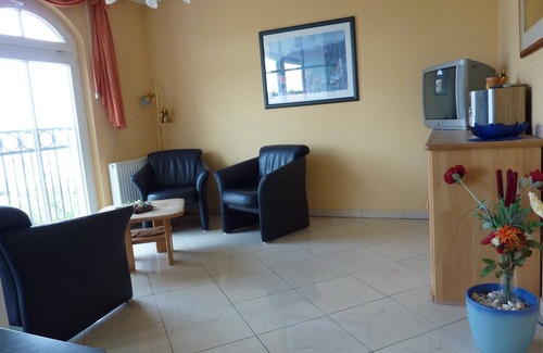 Kuhlungsborn Ost Apartment | Excl. 3-room sea view apartment, 3rd floor, underground station; elevator, swimming pool + sauna next door, WiFi