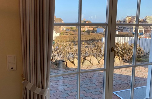 Rantum Apartment | Excl. 4 * - apartment in pffl. Thatched roof house & you. Watt view & 2 terraces