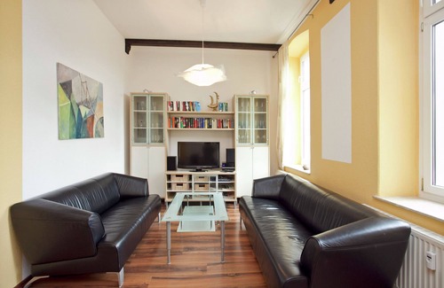 Grunhainichen Villa | Exclusive apartment in the beautiful Ore Mountains with conservatory and villa park