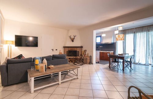 Castello di Serravalle Apartment | Exclusive apartment with private pool in the hills