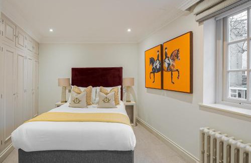 Knightsbridge Apartment | Exclusive 3Bd House in Belgravia with Private Garage, Terrace and Balcony