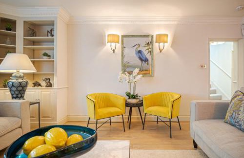 Knightsbridge Apartment | Exclusive 3Bd House in Belgravia with Private Garage, Terrace and Balcony