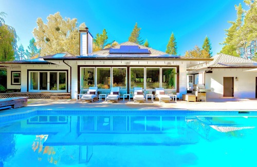 Freestone House | Exclusive 6 Acre Luxe Villa & Ranch in Sonoma Wine Country, Pool, Hot Tub, Bocce