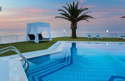Gerani Villa | Exclusive Accommodation Over the Cretan sea Offering all Kind of Facilities!