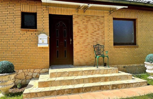 Seevetal Apartment | Exclusive apartment . Top renov . Including garden .