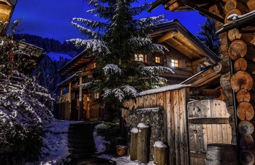 Maria Alm am Steinernen Meer Ski Chalet | Exclusive chalets with their own Swiss stone pine sauna, private whirlpool & open fireplace