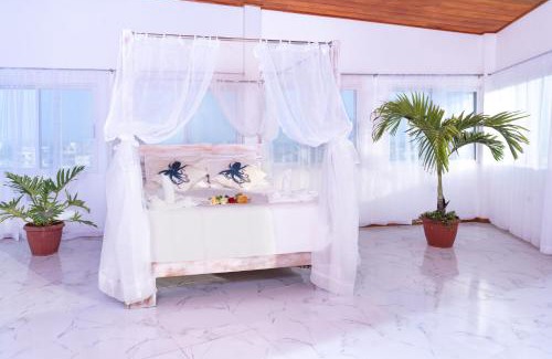 Bahia de la Academia Apartment | EXCLUSIVE CONDO GALAPAGOS and BEYOND 1