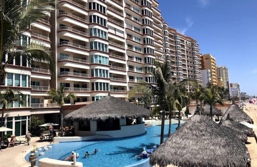 Cerritos Condo | Exclusive condominium 3 bedrooms, ocean front.n