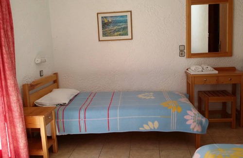 Palaiochora House | Exclusive Cottages in a quiet oliverove near the sea