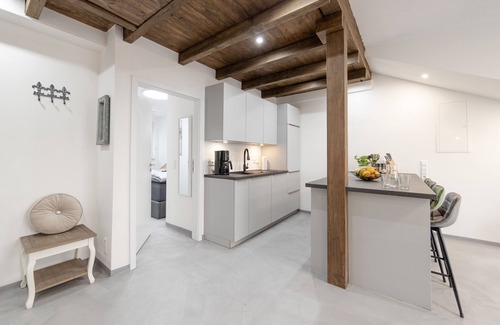 Wollmatingen Apartment | Exclusive (DG) new-build vacation apartment with distant views