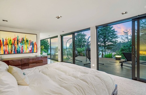 Ngaio Bay Cabin | Exclusive Entire Lodge - Private Beach Access & Stunning Views