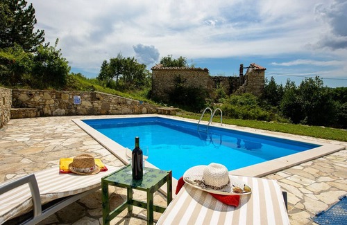 Buzet Villa | Exclusive Escape - Old Stone House ,Private Pool ,Pet Friendly