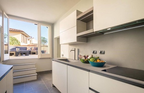 Santo Spirito Apartment | Exclusive Florence Getaway with Jacuzzi, Terraces & Concierge Services