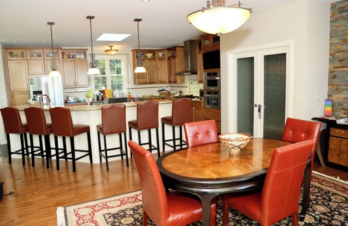 Fennville Bed & Breakfast | Exclusive Garden Suite with Water Views, includes Chef Dennis English Breakfast