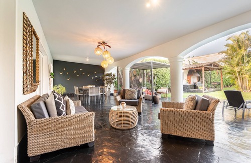La Molina House | Exclusive house and private pool : Sleeps up to 10 people (Rare Find)