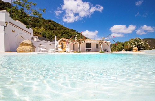 Tertenia Villa | Exclusive luxury villa with private pool, near the sea for 12 people