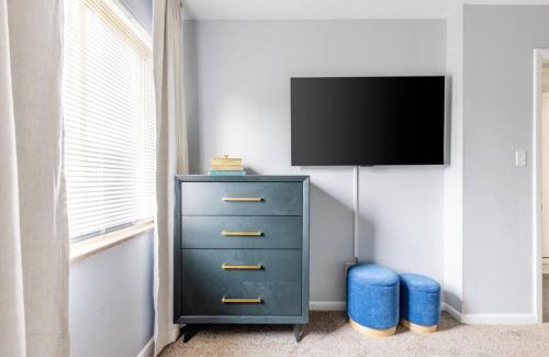 Maple Heights Apartment | Exclusive NEW Listing! Maple Heights Charm