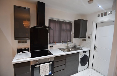Hanham Apartment | Exclusive! Newly Refurbished 1-bed Apt, near Bristol City Centre,UK