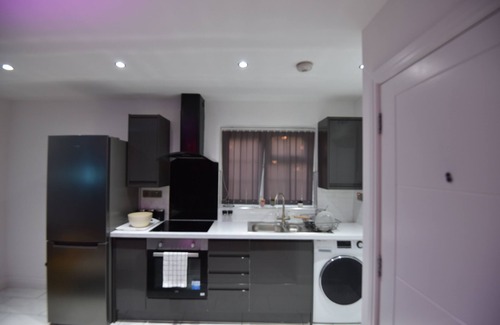 Hanham Apartment | Exclusive! Newly Refurbished 1-bed Apt, near Bristol City Centre,UK