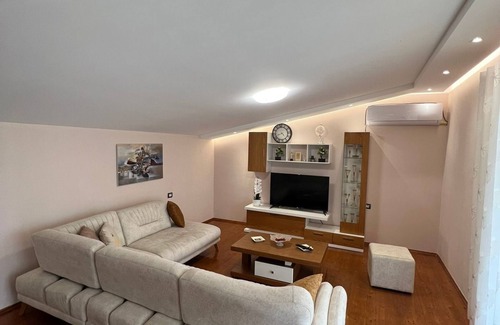 Durres House | Exclusive penthouse in the beach area, which is located 5 minutes from the sea.