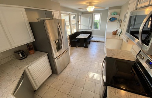 Pewaukee House | Exclusive Pewaukee Lake House ~ Includes Kayaks!