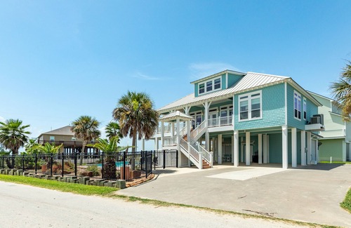 Port Bolivar House | Exclusive Pool | Gulf Views | Modern | Cargo Lift