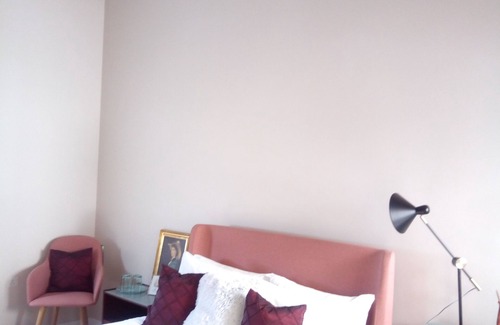 Luqa Bed & Breakfast | Exclusive Private Room close to Malta International Airport. Squadron Base