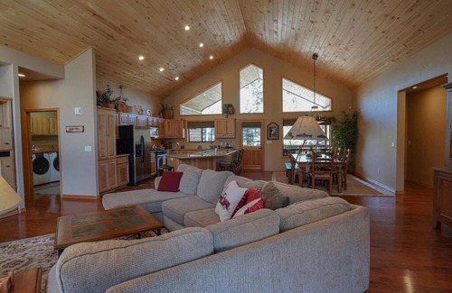Pinetop-Lakeside Cabin | Exclusive Resort Cabin with Lake Views in the Gated Shores at Rainbow Lake