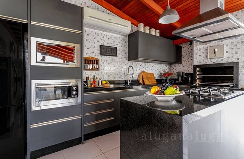 Jurere House | Exclusive Retreat in Jurerê: Luxury with Pool