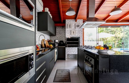 Jurere House | Exclusive Retreat in Jurerê: Luxury with Pool