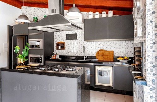 Jurere House | Exclusive Retreat in Jurerê: Luxury with Pool