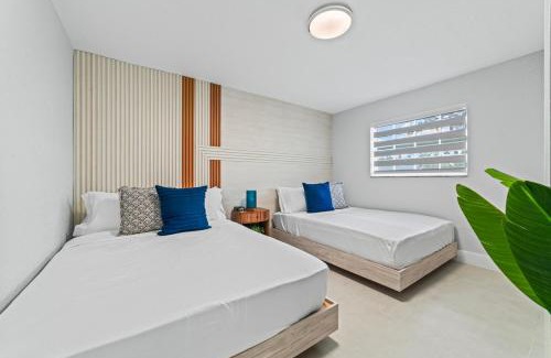 Miami Gardens House | Exclusive Retreat Poolside Oasis and Entertainment L49