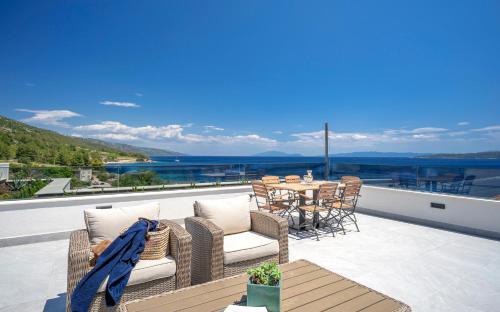 Zavala Apartment | Exclusive Seafront Suite with jacuzzi