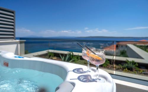 Zavala Apartment | Exclusive Seafront Suite with jacuzzi