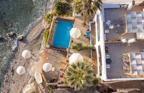 Linoperamata Apartment | Exclusive Seaside Retreat with Shared Pool & Private Beach Access 04