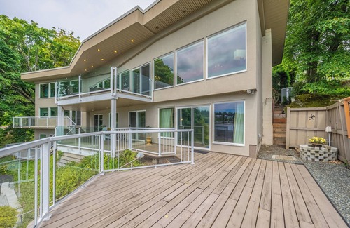 Departure Bay House | EXCLUSIVE, UNCOMPROMISING OCEANFRONT EXECUTIVE HOME