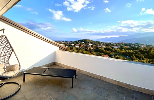Kastav Apartment | Exclusive vacation apartment near Opatija with 180° sea view and private pool.