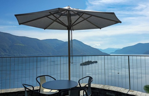 Ronco sopra Ascona House | Exclusive Villa Paradiso with Heated Pool, Sauna and Stunning Lake Views