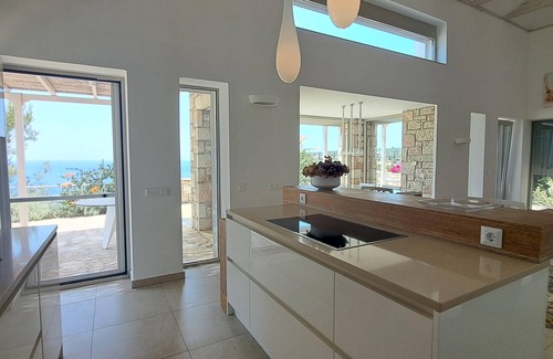 Vasilitsion House | Exclusive villa directly overlooking the sea with spectacular sea views