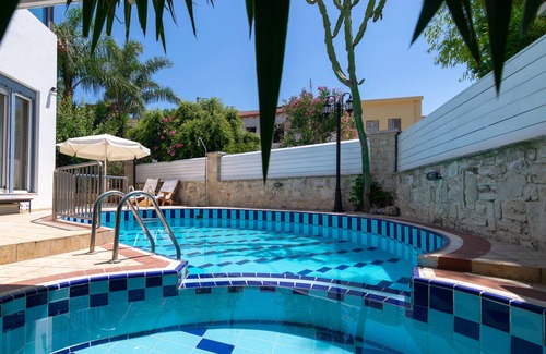 Loutra Villa | Exclusive villa with pool, garden & sea view, close to the beach in N-W Crete