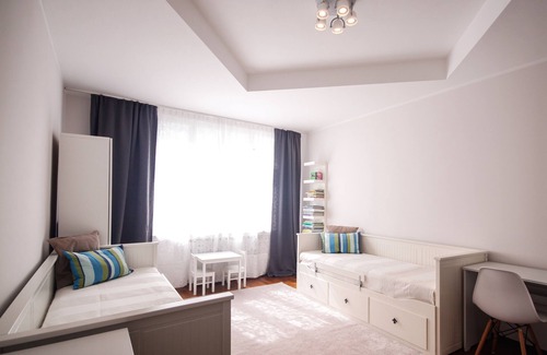 Vinohrady Apartment | Exclusive Vinohrady Location - Charming 2 Bedroom/2 Bathroom w/Balcony &Elevator