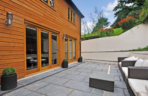 Bampton Cottage | EXE VALLEY FARMHOUSE, pet friendly, with hot tub in Bampton, Devon