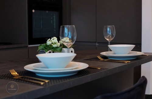 Sector 2 Apartment | Executive 1BR Duplex, Sleeps Up to 4, Near Promenada Mall, 75” TV & Fast Wi-Fi