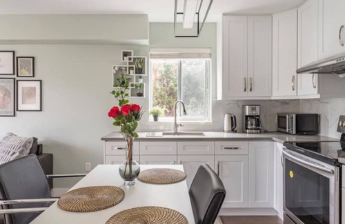 Coquitlam House | Executive 2BR Suite Beautiful View Renovated