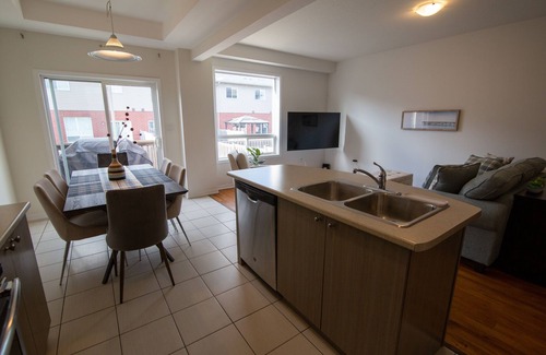 Stoney Creek House | Executive 3 Bedroom Townhome close to the lake in Stoney Creek